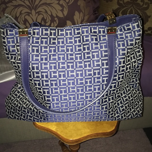 Tommy Hilfiger Handbags - Tommy Hilfiger satchel